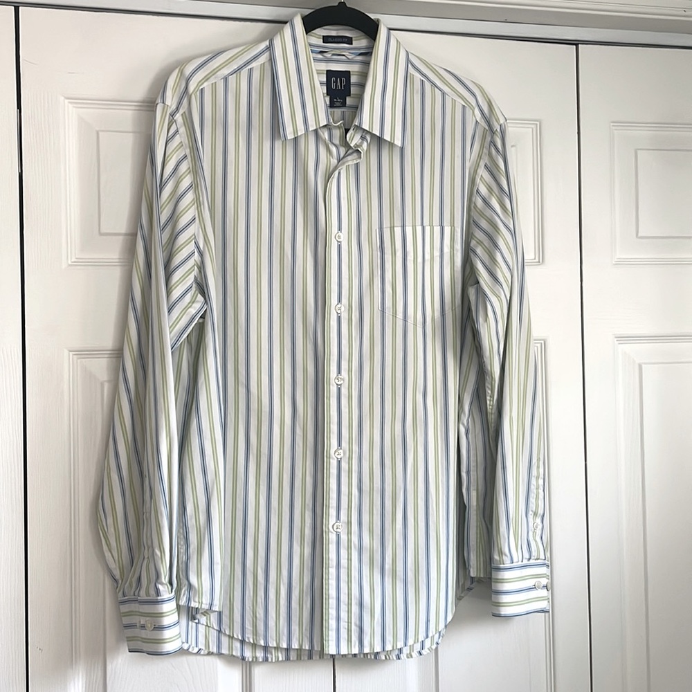 GAP Mens Classic Fit Button Down Striped Shirt. Size L
